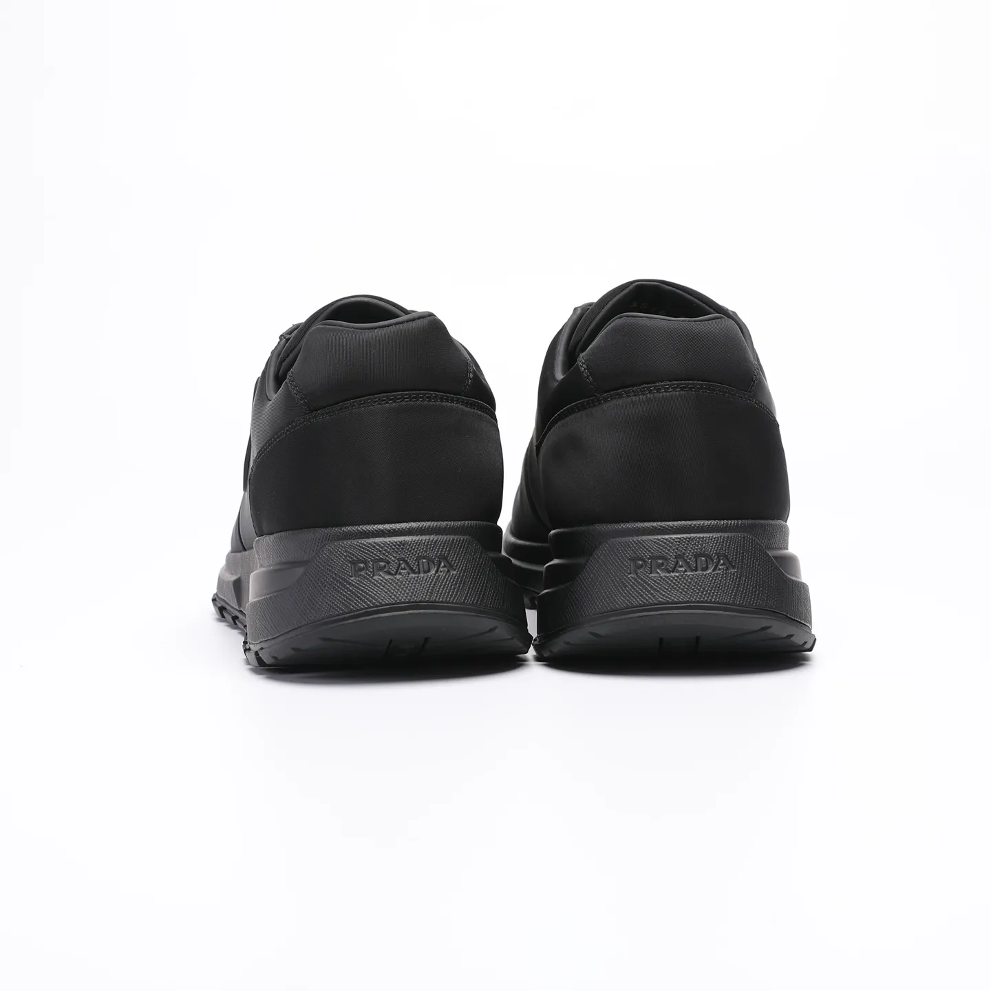 Batch 580 [PRADA] Men's shoes are popular in the counter, official website synchronization, high-quality shipments. Fabric: original cowhide with snakeskin. Lining: cowhide feet + cowhide lining. Outsole: original TPU + foam. Size: 38-46